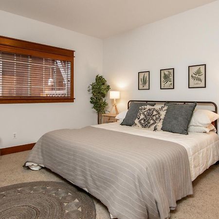 Modern Riverstone Condo With Grand Deck - Steps To Shops, Restaurants, Trails And River Coeur d'Alene Kültér fotó